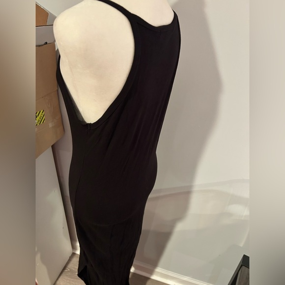 Chic Black Ribbed Dress - Picture 2 of 4